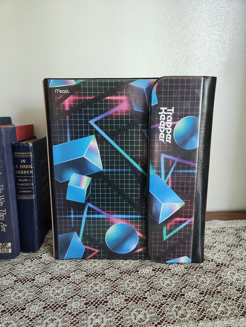 Mead Trapper Keeper Geometric Retro Binder - Black & Blue